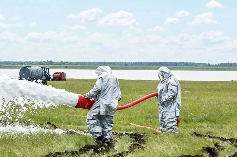 Сотрудники МЧС России и Республики Казахстан провели совместные трансграничные учения по ликвидации ЧС, связанной с природными пожарами Сотрудники МЧС России и Республики Казахстан провели совместные трансграничные учения по ликвидации ЧС, связанной с природными пожарами
