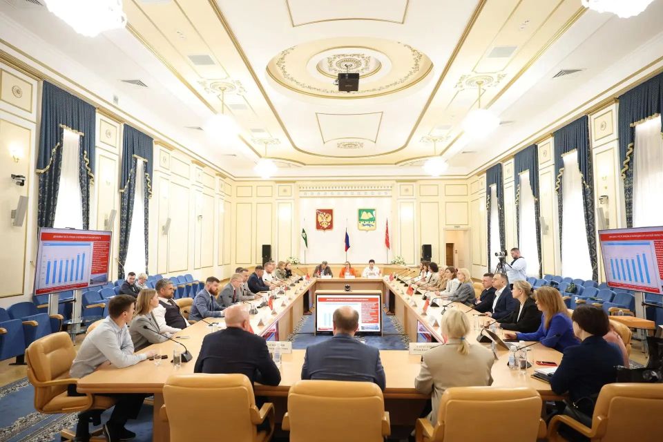 Вадим Шумков: С предпринимателями Курганского и Тюменского отделений "Деловой России" обсудили, чем ещё наши регионы могут быть полезны друг другу, какие проекты можем развивать вместе Вадим Шумков: С предпринимателями Курганского и Тюменского отделений "Деловой России" обсудили, чем ещё наши регионы могут быть полезны друг другу, какие проекты можем развивать вместе