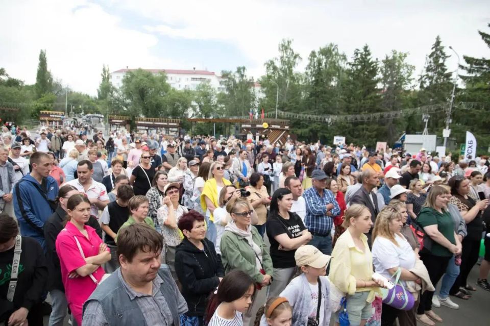 Антон Науменко: Заглянули и в сам парк. Сегодня в Кургане проходит 4-ый по счету гастрономический фестиваль «Курганская каралька» Антон Науменко: Заглянули и в сам парк. Сегодня в Кургане проходит 4-ый по счету гастрономический фестиваль «Курганская каралька»