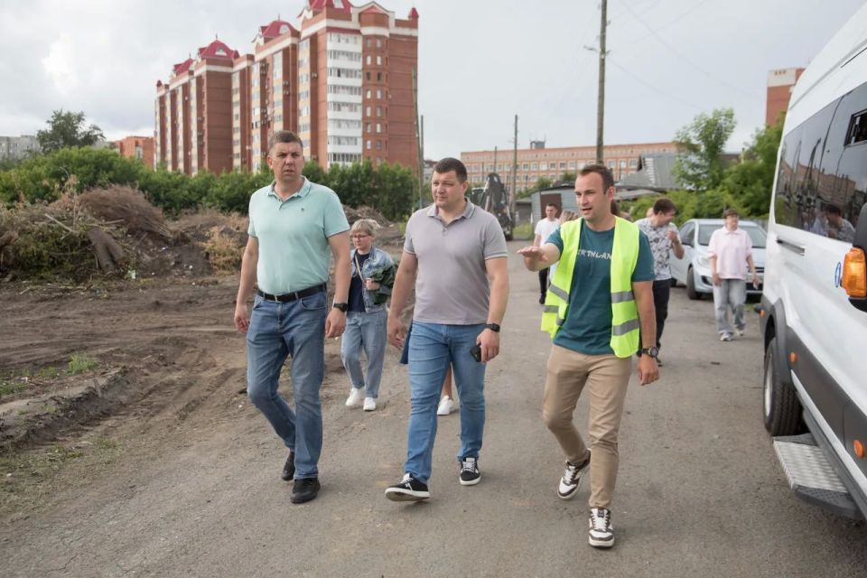 Глава города Антон Науменко сегодня, 6 июня, провел очередной рабочий объезд по городу Глава города Антон Науменко сегодня, 6 июня, провел очередной рабочий объезд по городу