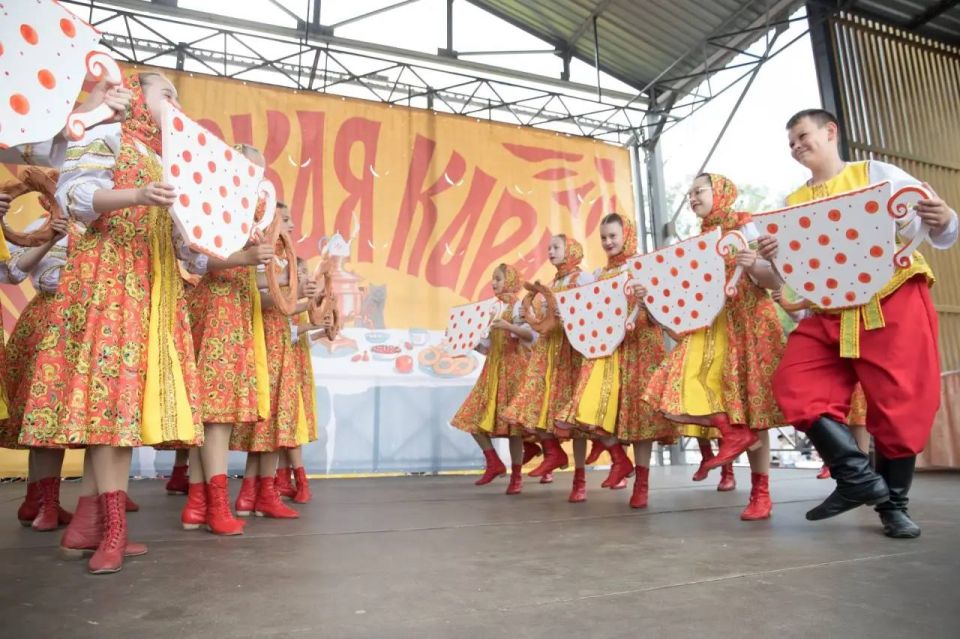 Антон Науменко: Заглянули и в сам парк. Сегодня в Кургане проходит 4-ый по счету гастрономический фестиваль «Курганская каралька» Антон Науменко: Заглянули и в сам парк. Сегодня в Кургане проходит 4-ый по счету гастрономический фестиваль «Курганская каралька»