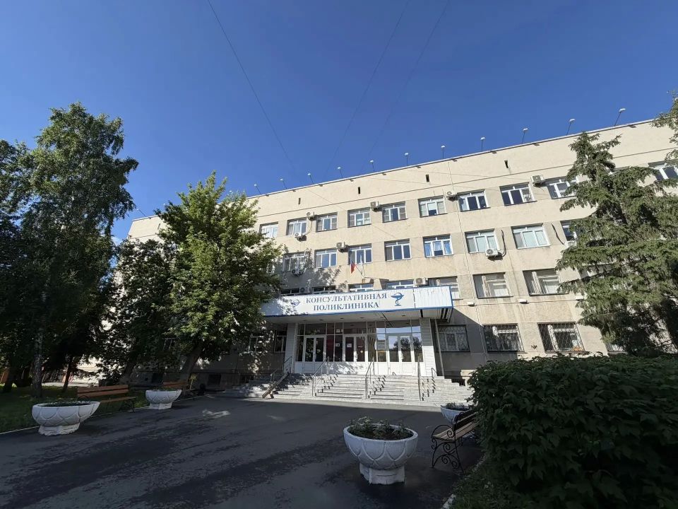 В Кургане приступают к обновлению старого здания поликлиники областной больницы В Кургане приступают к обновлению старого здания поликлиники областной больницы
