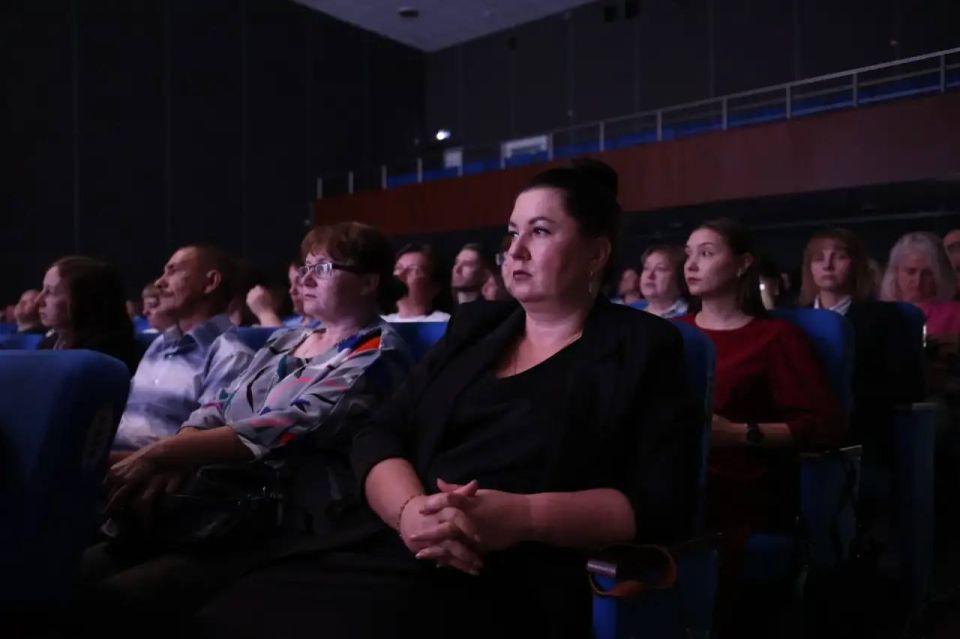 Сегодня, 8 июня, в День социального работника в Кургане состоялось торжественное мероприятие, посвященное людям чье призвание – помогать другим Сегодня, 8 июня, в День социального работника в Кургане состоялось торжественное мероприятие, посвященное людям чье призвание – помогать другим