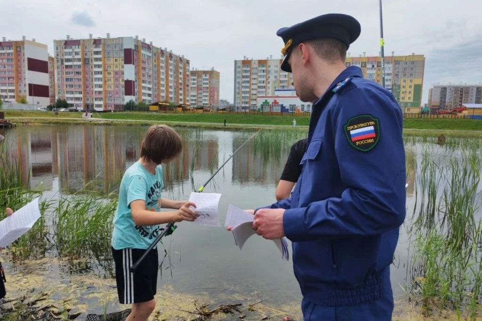В Кургане продолжается цикл профилактических рейдов по местам возможного купания горожан В Кургане продолжается цикл профилактических рейдов по местам возможного купания горожан