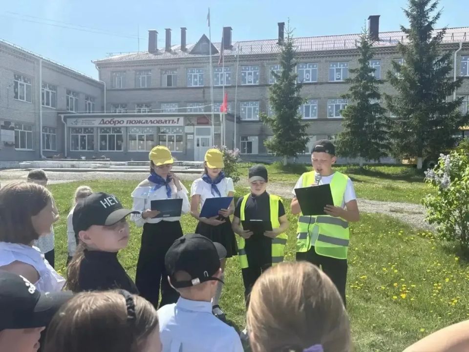 В связи с наступлением теплой погоды и активным использованием средств индивидуальной мобильности (СИМ) Шадринская межрайонная прокуратура организовала профилактические мероприятия в образовательных учреждениях г. Шадринска... В связи с наступлением теплой погоды и активным использованием средств индивидуальной мобильности (СИМ) Шадринская межрайонная прокуратура организовала профилактические мероприятия в образовательных учреждениях г. Шадринска...