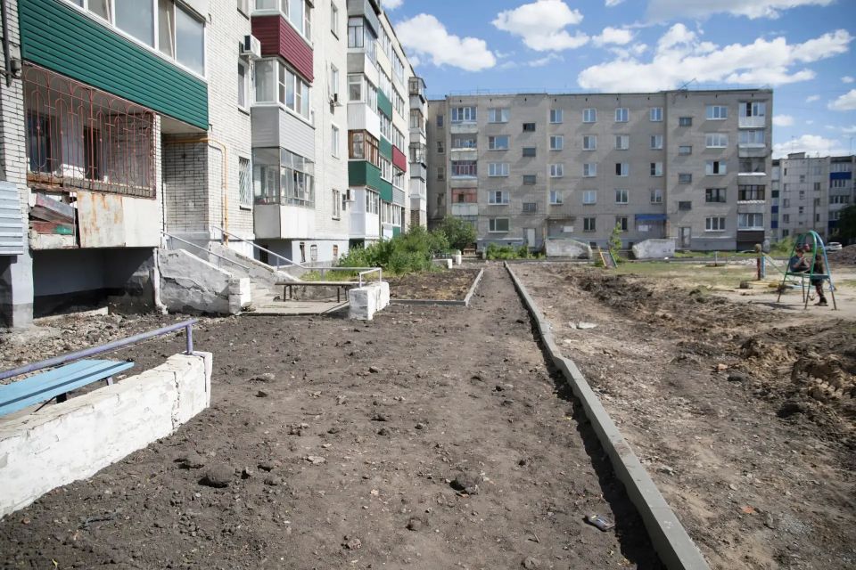 Вадим Шумков: По дворам начаты ремонты. В Кургане из 71 двора, ремонт которых запланирован на этот год, работы в активной фазе идут уже на 24. Ещё порядка 20 сейчас готовятся к ремонту Вадим Шумков: По дворам начаты ремонты. В Кургане из 71 двора, ремонт которых запланирован на этот год, работы в активной фазе идут уже на 24. Ещё порядка 20 сейчас готовятся к ремонту