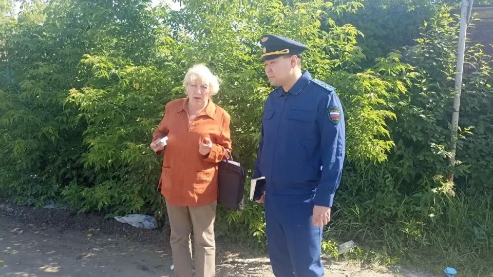 Курганская межрайонная природоохранная прокуратура взяла на контроль ситуацию, связанную с образованием несанкционированной свалки отходов производства и потребления около въезда в СНТ «Зауралец»