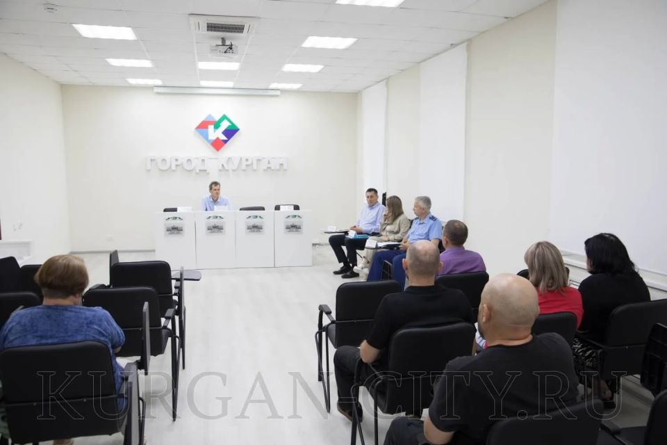 В администрации города Кургана прошло очередное заседание оперативного штаба по контролю за подготовкой объектов ЖКХ и социальной сферы к работе в отопительный период 2026-2027 годов