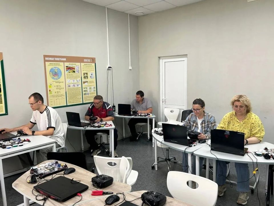 Преподаватели колледжей и техникумов Курганской области приступили к освоению программы «Оператор наземных средств управления БПЛА» Преподаватели колледжей и техникумов Курганской области приступили к освоению программы «Оператор наземных средств управления БПЛА»