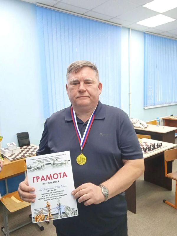 Сегодня, 11 июня, свой 60-летний юбилей отмечает человек, оставивший глубокий след в спортивной журналистике и спорте Курганской области - Игорь Николаевич Суриков!