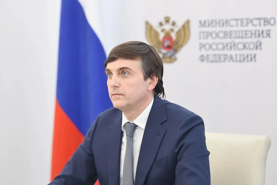 Президент РФ Владимир Путин принял участие в открытии нескольких объектов детского отдыха в регионах страны по видео-конференц-связи