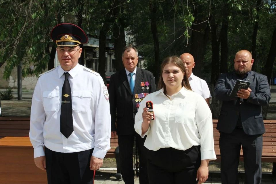 В преддверии Дня России в региональном УМВД молодым сотрудникам вручили первые специальные звания В преддверии Дня России в региональном УМВД молодым сотрудникам вручили первые специальные звания