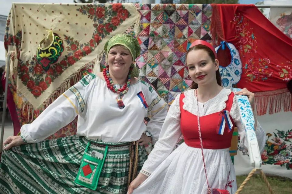 Антон Науменко: Посетил фестиваль «Русское поле», который в День России вот уже несколько лет подряд проходит на Троицкой площади Антон Науменко: Посетил фестиваль «Русское поле», который в День России вот уже несколько лет подряд проходит на Троицкой площади