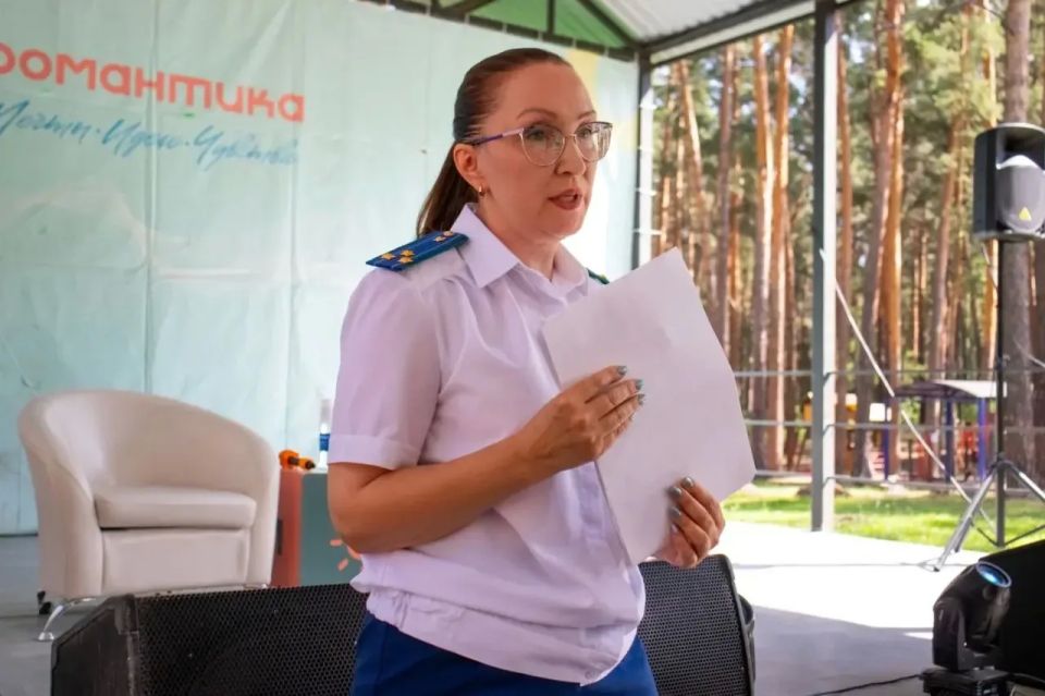 Сегодня в лагере «Романтика» — работники прокуратуры Курганской области и ветераны поздравили отдыхающих ребят с Днём России! Сегодня в лагере «Романтика» — работники прокуратуры Курганской области и ветераны поздравили отдыхающих ребят с Днём России!