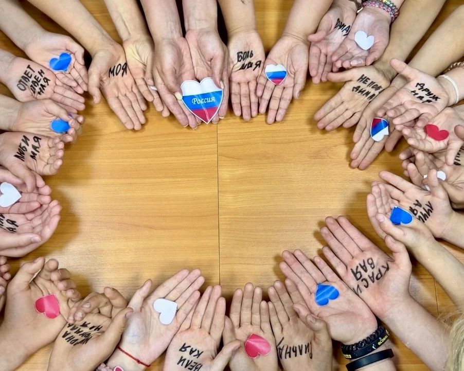 Накануне Дня России сотрудники следственного управление провели тематическое мероприятие для воспитанников детского дома Накануне Дня России сотрудники следственного управление провели тематическое мероприятие для воспитанников детского дома