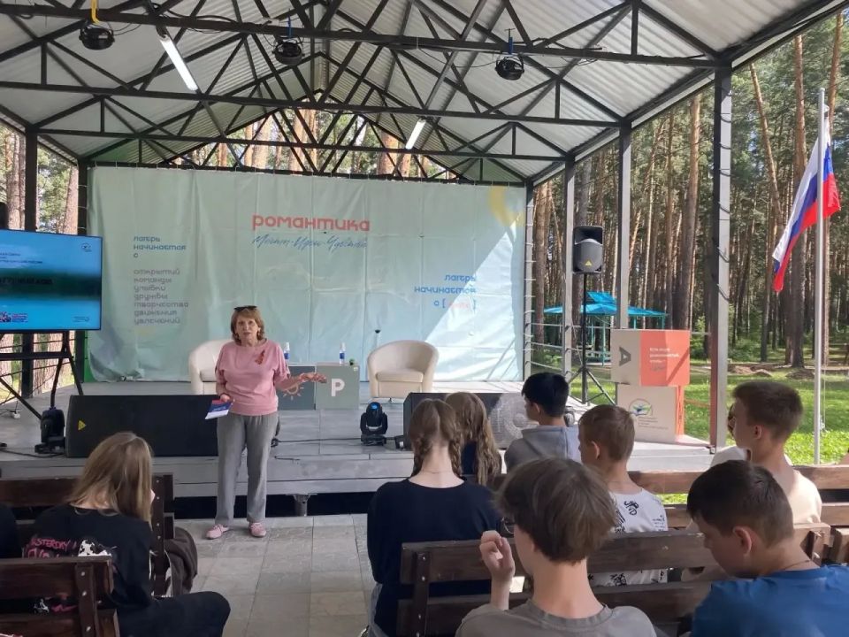 Сегодня в лагере «Романтика» — работники прокуратуры Курганской области и ветераны поздравили отдыхающих ребят с Днём России! Сегодня в лагере «Романтика» — работники прокуратуры Курганской области и ветераны поздравили отдыхающих ребят с Днём России!