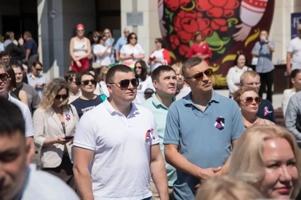 Антон Науменко: Посетил фестиваль «Русское поле», который в День России вот уже несколько лет подряд проходит на Троицкой площади Антон Науменко: Посетил фестиваль «Русское поле», который в День России вот уже несколько лет подряд проходит на Троицкой площади