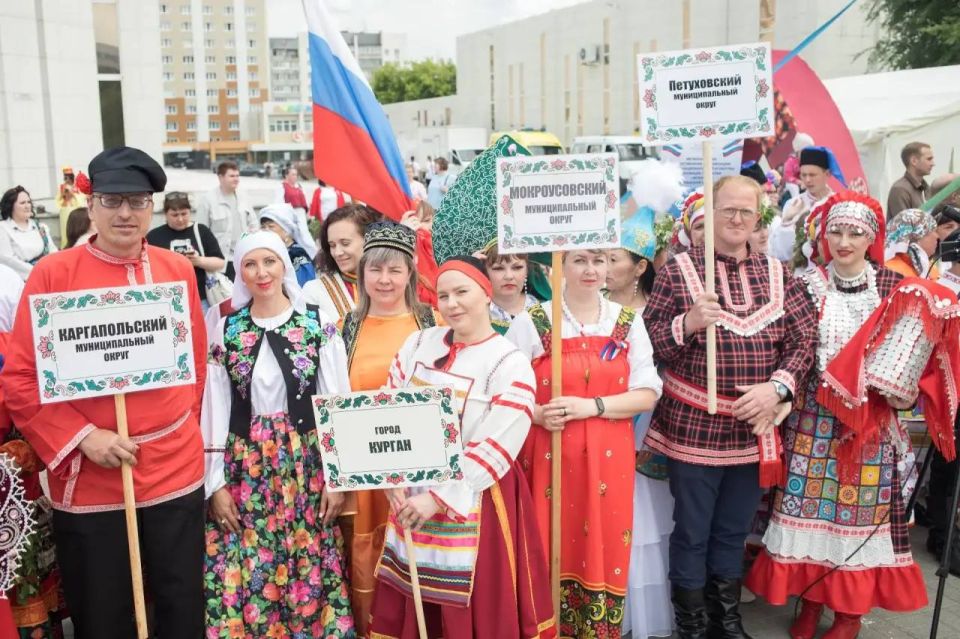 Антон Науменко: Посетил фестиваль «Русское поле», который в День России вот уже несколько лет подряд проходит на Троицкой площади Антон Науменко: Посетил фестиваль «Русское поле», который в День России вот уже несколько лет подряд проходит на Троицкой площади
