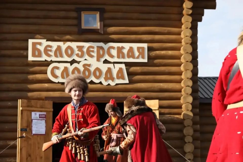 Сегодня, 13 июня, второй день фестиваля славянской и казачьей культуры «Русское поле» прошел в этнографическом комплексе «Белозерская слобода» в селе Рычково Белозерского округа, собрав сотни гостей Сегодня, 13 июня, второй день фестиваля славянской и казачьей культуры «Русское поле» прошел в этнографическом комплексе «Белозерская слобода» в селе Рычково Белозерского округа, собрав сотни гостей