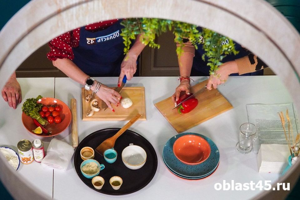 Окрошка с языком и вафли с форелью: топ летних блюд на главных ресторанных улицах Кургана