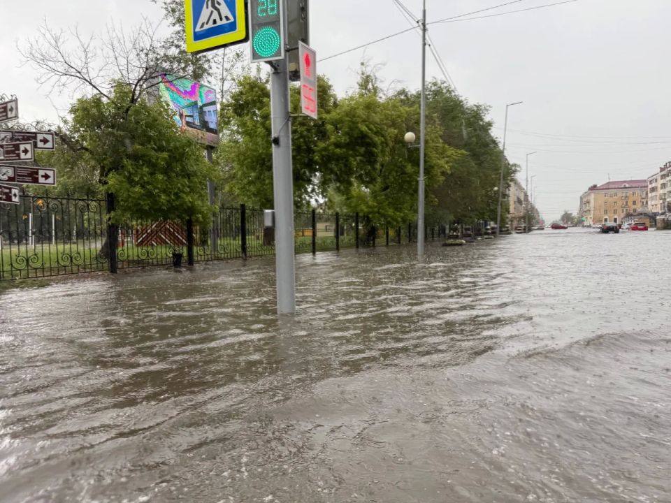 Курган заливает сильным ливнем Курган заливает сильным ливнем