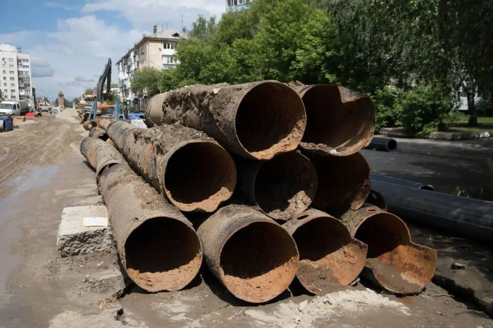 Антон Науменко: Из других объектов проверили, как идёт замена коммуникаций на улицах Зорге, Свердлова и Фарафонова Антон Науменко: Из других объектов проверили, как идёт замена коммуникаций на улицах Зорге, Свердлова и Фарафонова