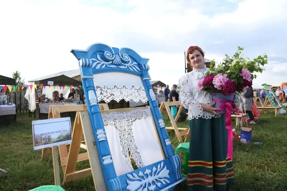 Сегодня, 13 июня, второй день фестиваля славянской и казачьей культуры «Русское поле» прошел в этнографическом комплексе «Белозерская слобода» в селе Рычково Белозерского округа, собрав сотни гостей Сегодня, 13 июня, второй день фестиваля славянской и казачьей культуры «Русское поле» прошел в этнографическом комплексе «Белозерская слобода» в селе Рычково Белозерского округа, собрав сотни гостей