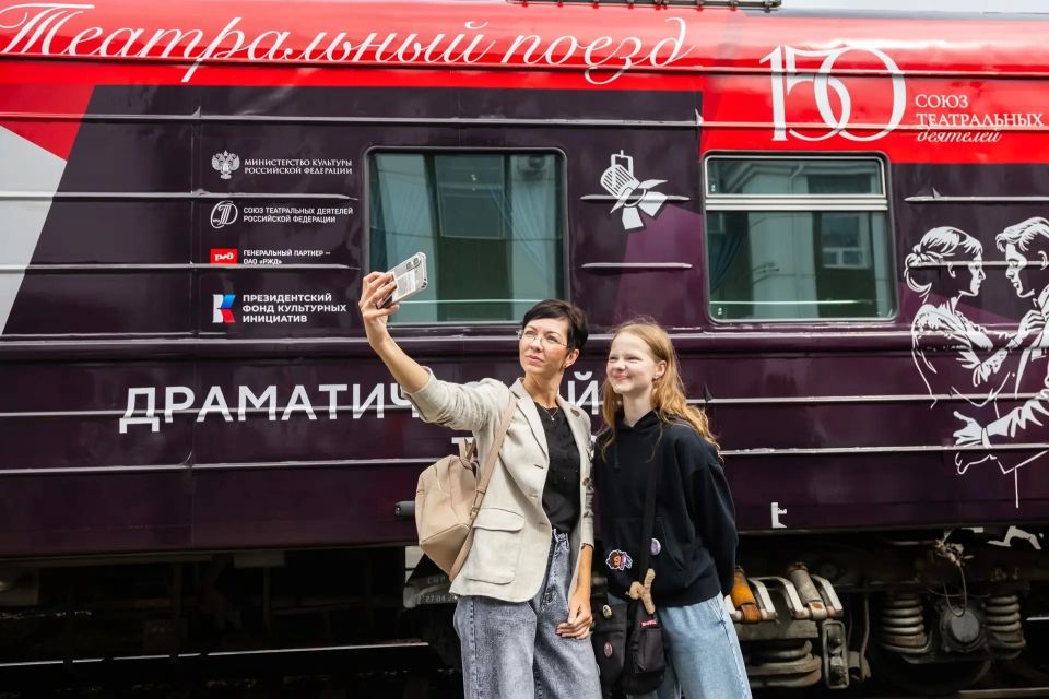 Сегодня, 14 июня, в Курган прибыл «Театральный поезд» Сегодня, 14 июня, в Курган прибыл «Театральный поезд»