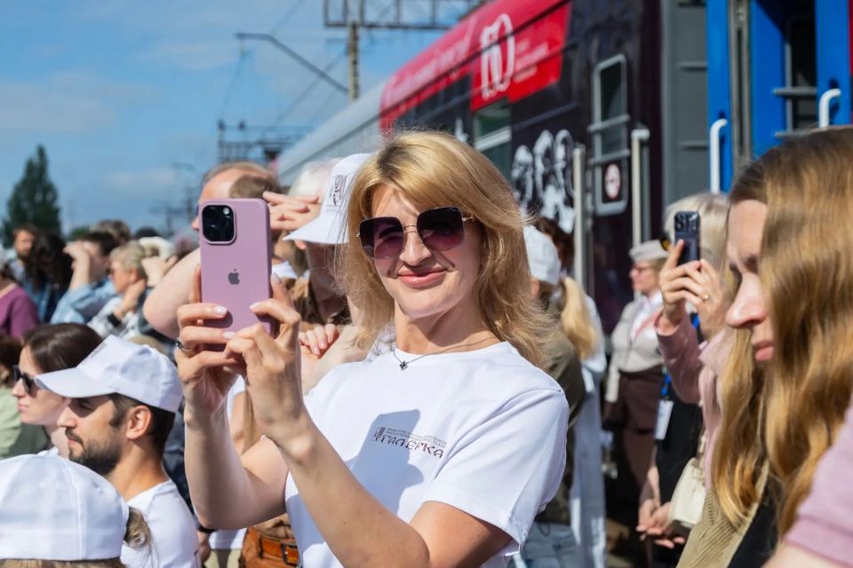 Сегодня, 14 июня, в Курган прибыл «Театральный поезд» Сегодня, 14 июня, в Курган прибыл «Театральный поезд»