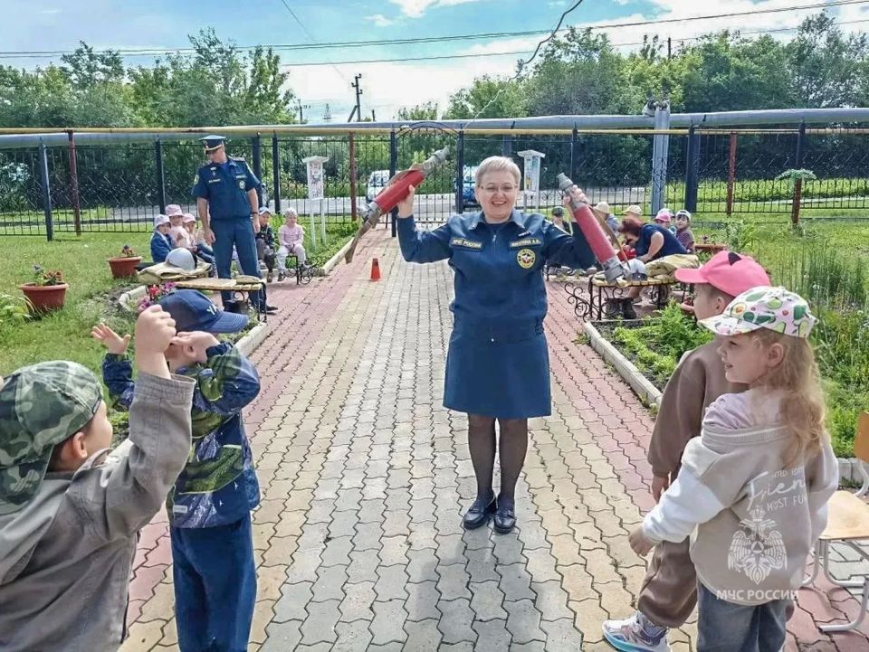 Шадринские дошколята приняли участие в эстафете «Юный пожарный», которую для них организовали сотрудники МЧС России Шадринские дошколята приняли участие в эстафете «Юный пожарный», которую для них организовали сотрудники МЧС России