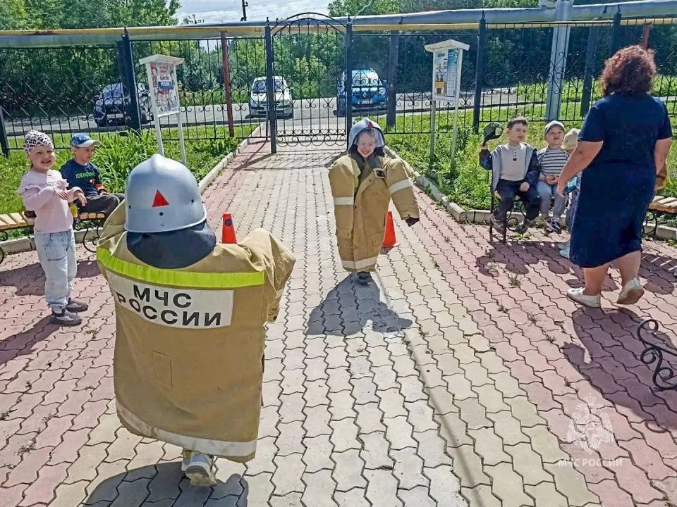 Шадринские дошколята приняли участие в эстафете «Юный пожарный», которую для них организовали сотрудники МЧС России Шадринские дошколята приняли участие в эстафете «Юный пожарный», которую для них организовали сотрудники МЧС России