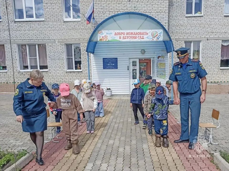 Шадринские дошколята приняли участие в эстафете «Юный пожарный», которую для них организовали сотрудники МЧС России Шадринские дошколята приняли участие в эстафете «Юный пожарный», которую для них организовали сотрудники МЧС России