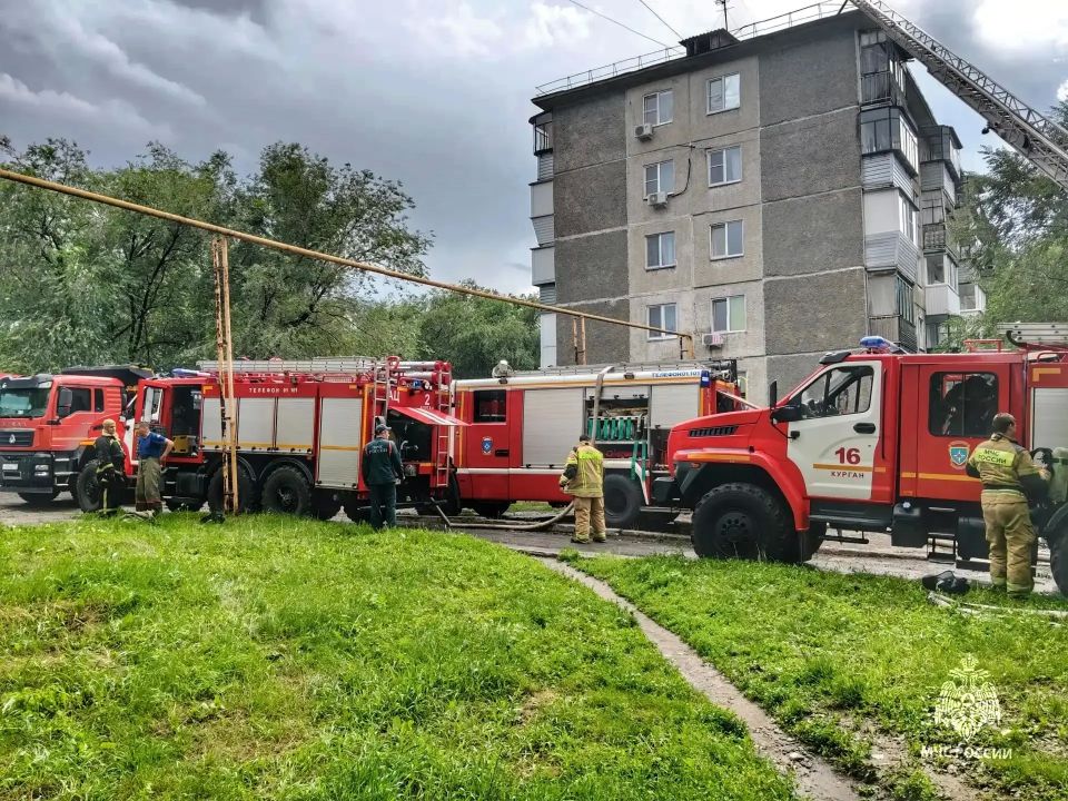 Сотрудники МЧС России ликвидировали пожар в Кургане Сотрудники МЧС России ликвидировали пожар в Кургане