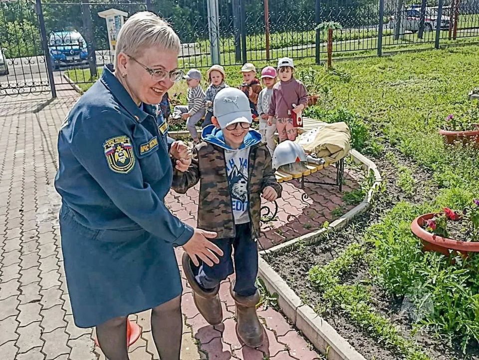 Шадринские дошколята приняли участие в эстафете «Юный пожарный», которую для них организовали сотрудники МЧС России Шадринские дошколята приняли участие в эстафете «Юный пожарный», которую для них организовали сотрудники МЧС России