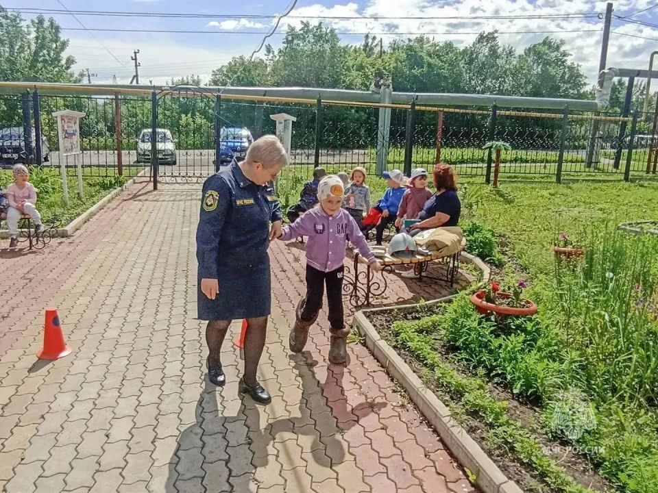Шадринские дошколята приняли участие в эстафете «Юный пожарный», которую для них организовали сотрудники МЧС России Шадринские дошколята приняли участие в эстафете «Юный пожарный», которую для них организовали сотрудники МЧС России