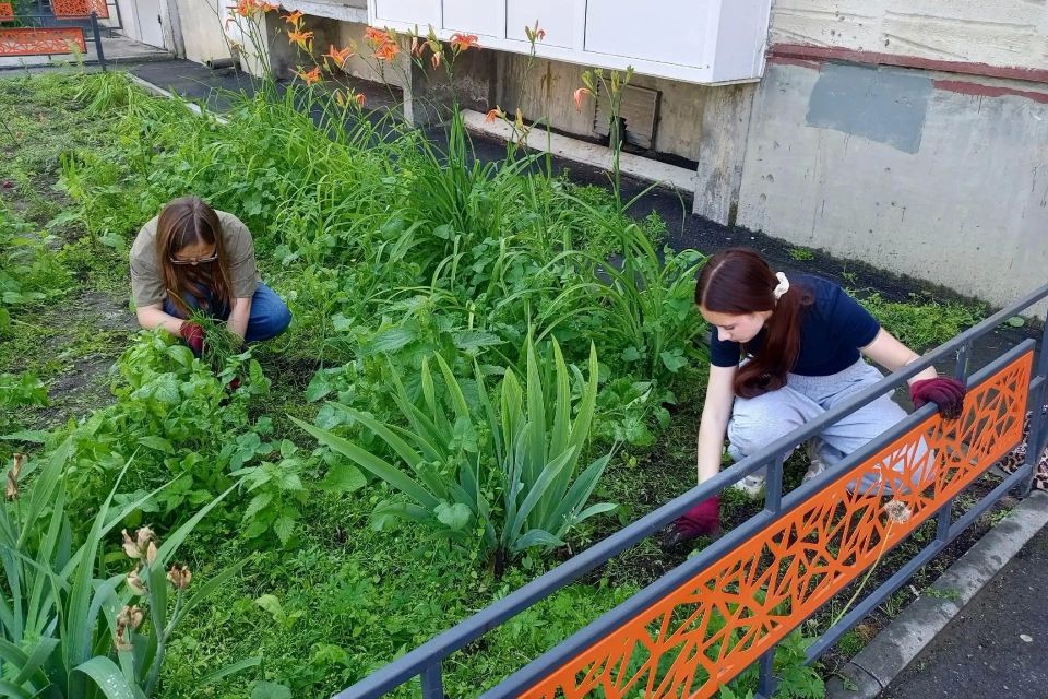 В Кургане продолжается ежегодная акция «Я люблю Курган! — Трудовые отряды», которая уже 25 лет объединяет школьников в стремлении сделать родной город чище и красивее В Кургане продолжается ежегодная акция «Я люблю Курган! — Трудовые отряды», которая уже 25 лет объединяет школьников в стремлении сделать родной город чище и красивее
