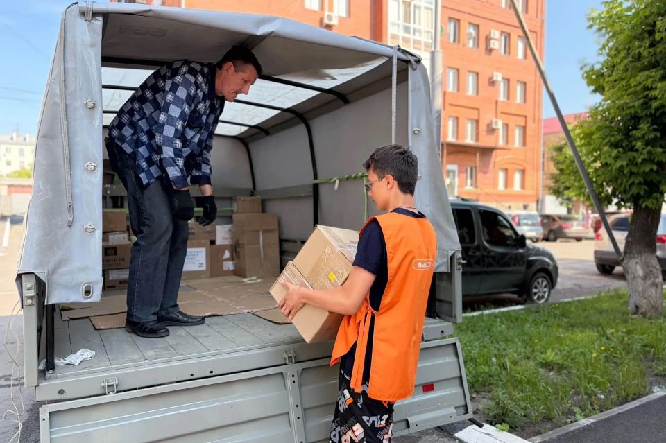 В Кургане продолжается ежегодная акция «Я люблю Курган! — Трудовые отряды», которая уже 25 лет объединяет школьников в стремлении сделать родной город чище и красивее В Кургане продолжается ежегодная акция «Я люблю Курган! — Трудовые отряды», которая уже 25 лет объединяет школьников в стремлении сделать родной город чище и красивее
