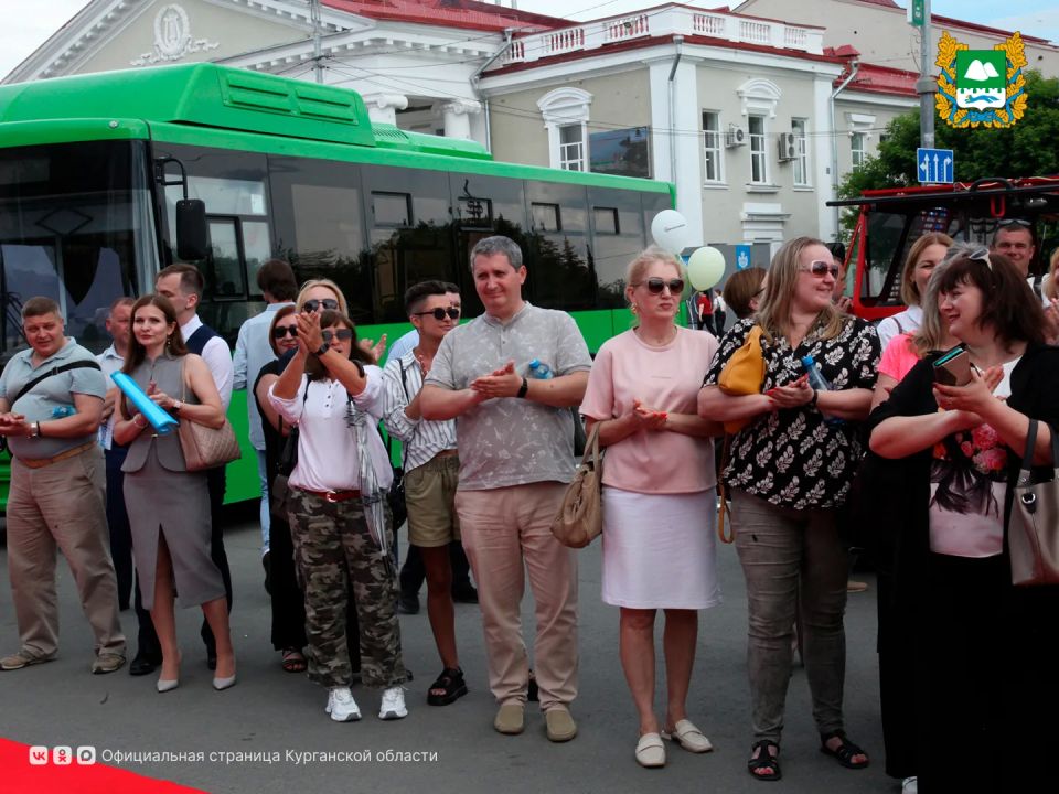 Во вторник, 16 июня, на центральной площади Кургана в рамках Всероссийского форума арматуростроителей России и межрегиональной выставки «КурганСпецПром-2026» прошел показ одежды от дизайнеров Уральского федерального округа Во вторник, 16 июня, на центральной площади Кургана в рамках Всероссийского форума арматуростроителей России и межрегиональной выставки «КурганСпецПром-2026» прошел показ одежды от дизайнеров Уральского федерального округа