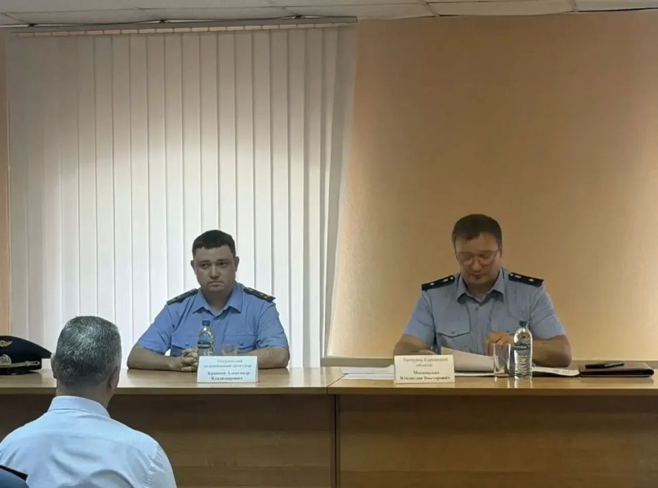 Сегодня в ходе рабочего визита прокурор области Владислав Московских представил коллективу, руководителям органов власти и правоохраны назначенного Шадринского межрайонного прокурора Александра Кравцова
