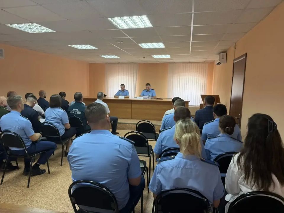 Сегодня в ходе рабочего визита прокурор области Владислав Московских представил коллективу, руководителям органов власти и правоохраны назначенного Шадринского межрайонного прокурора Александра Кравцова Сегодня в ходе рабочего визита прокурор области Владислав Московских представил коллективу, руководителям органов власти и правоохраны назначенного Шадринского межрайонного прокурора Александра Кравцова