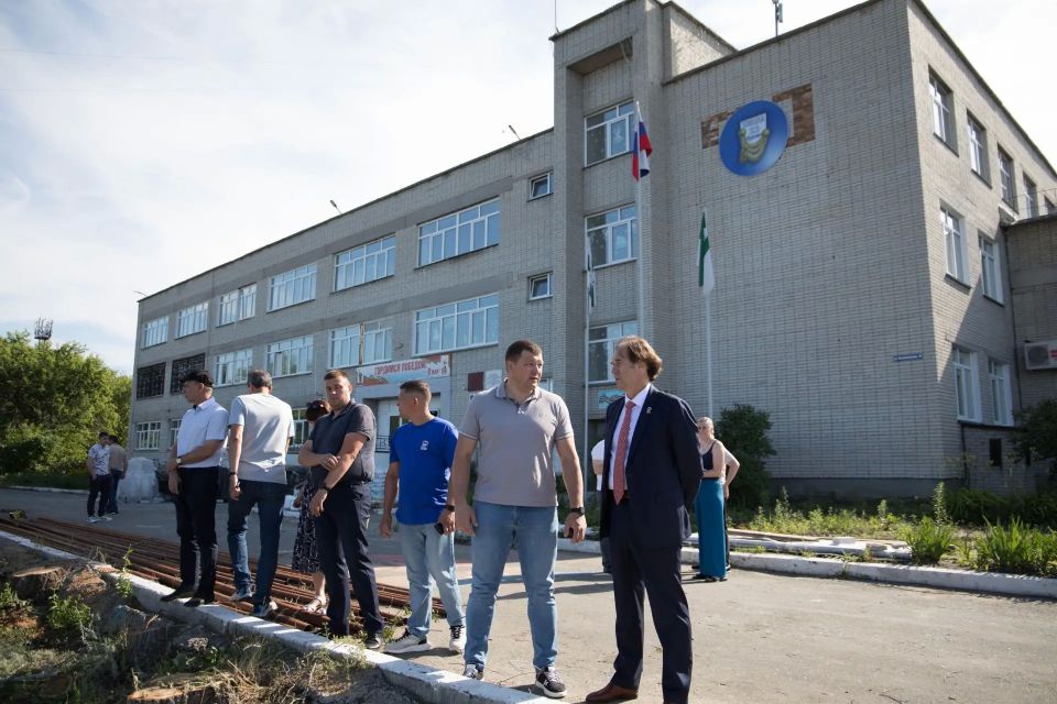 Глава города Курган Антон Науменко продолжает рабочие объезды выходного дня Глава города Курган Антон Науменко продолжает рабочие объезды выходного дня