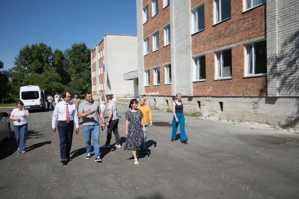 Глава города Курган Антон Науменко продолжает рабочие объезды выходного дня Глава города Курган Антон Науменко продолжает рабочие объезды выходного дня