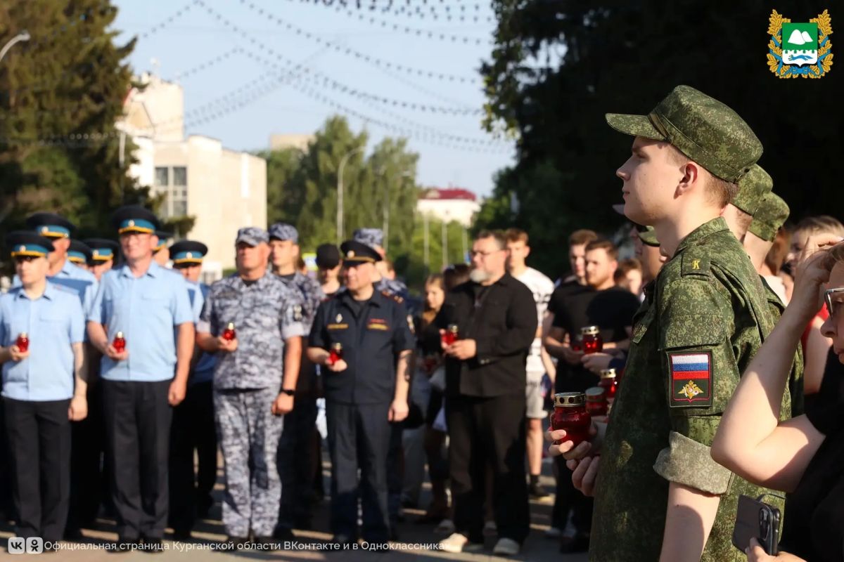 Сотни лампад зажглись в Кургане накануне Дня памяти и скорби Сотни лампад зажглись в Кургане накануне Дня памяти и скорби