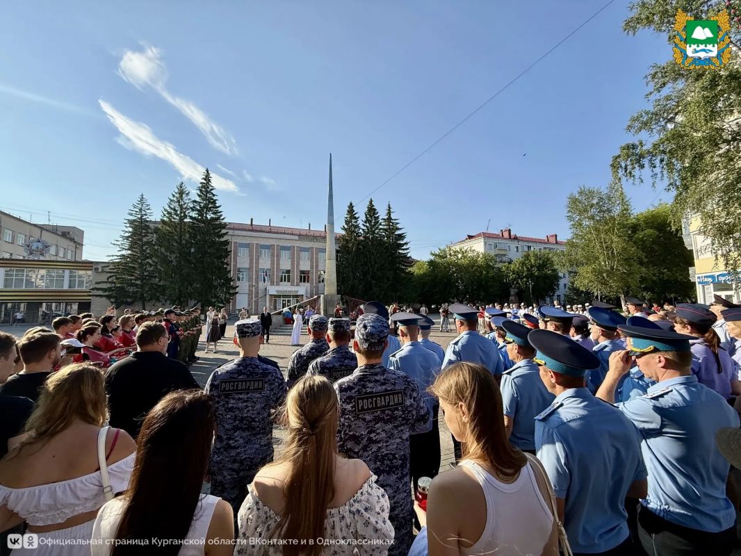 Сотни лампад зажглись в Кургане накануне Дня памяти и скорби Сотни лампад зажглись в Кургане накануне Дня памяти и скорби