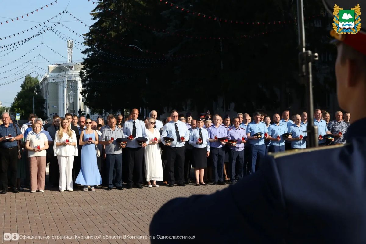 Сотни лампад зажглись в Кургане накануне Дня памяти и скорби Сотни лампад зажглись в Кургане накануне Дня памяти и скорби