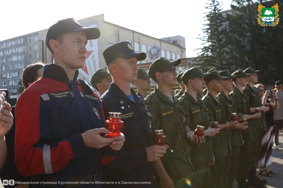 Сотни лампад зажглись в Кургане накануне Дня памяти и скорби Сотни лампад зажглись в Кургане накануне Дня памяти и скорби