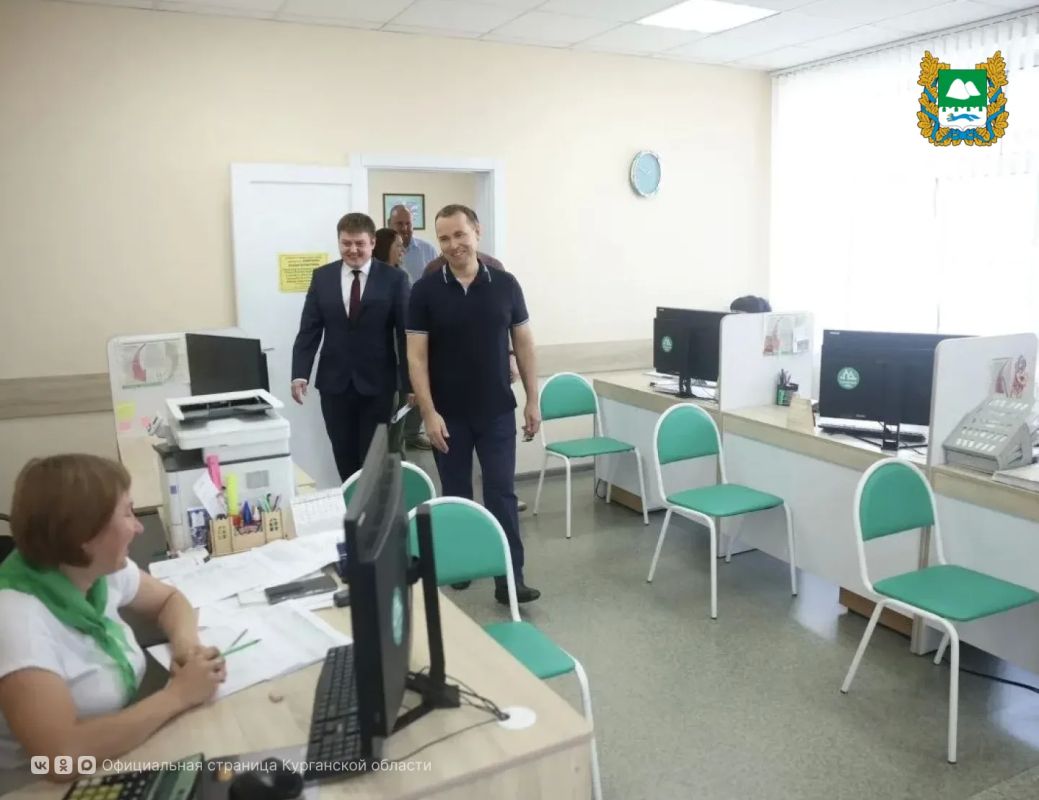 Губернатор Вадим Шумков в рамках рабочего выезда в Мокроусовский округ дал поручения по смене недобросовестного подрядчика и наведению порядка в больнице Мокроусово Губернатор Вадим Шумков в рамках рабочего выезда в Мокроусовский округ дал поручения по смене недобросовестного подрядчика и наведению порядка в больнице Мокроусово