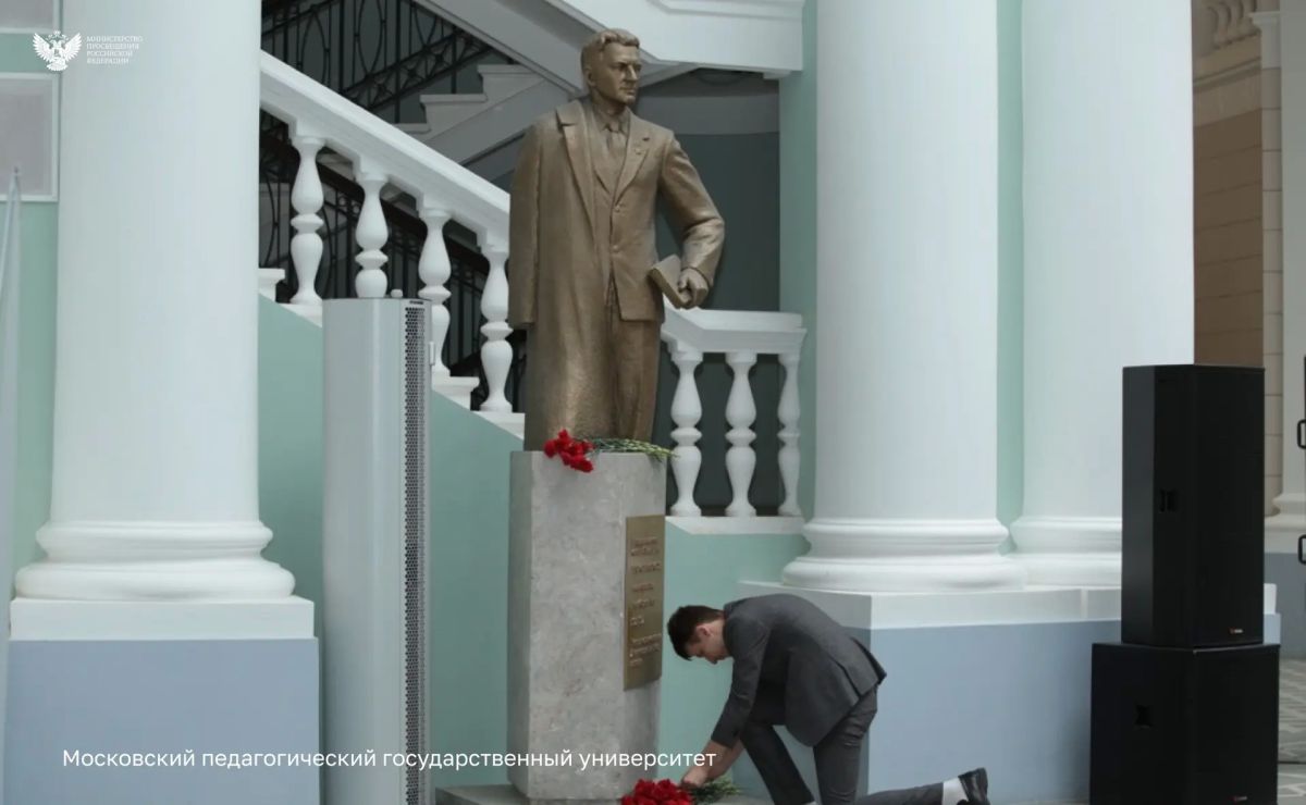 Сегодня, в День памяти и скорби, вся страна вспоминает день, когда началась Великая Отечественная война Сегодня, в День памяти и скорби, вся страна вспоминает день, когда началась Великая Отечественная война