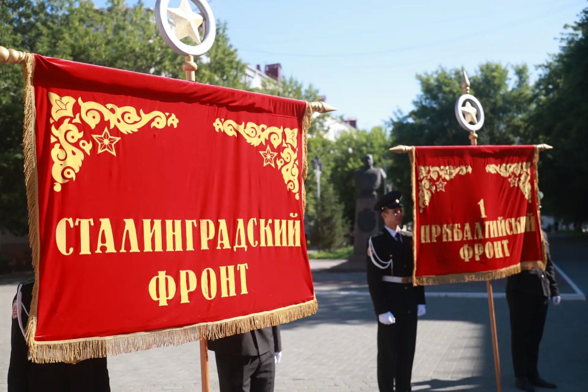 Сегодня, 22 июня, в День памяти и скорби, в Кургане состоялась церемония возложения цветов к Вечному огню Сегодня, 22 июня, в День памяти и скорби, в Кургане состоялась церемония возложения цветов к Вечному огню