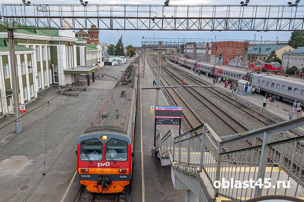В Курганской области из-за грозы произошла задержка поездов